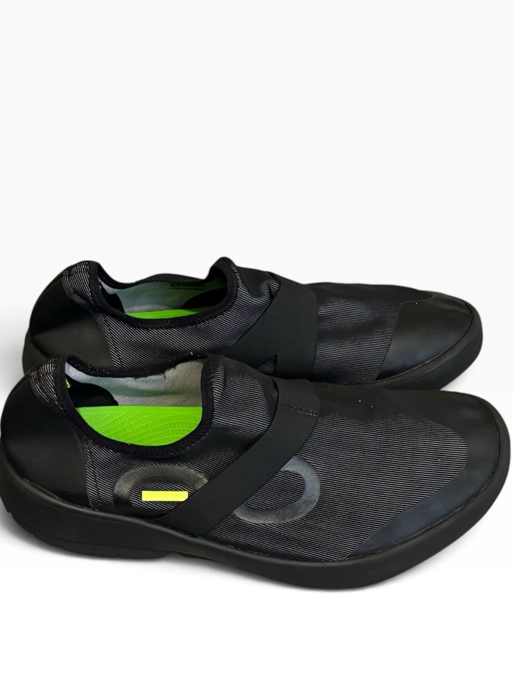 Oofos Men's OOMG Fibre Low Shoes in black and green M 13/EU 46
